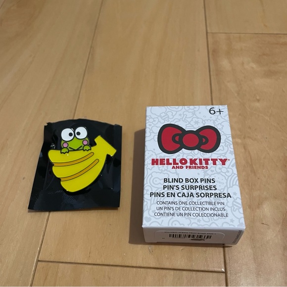 New in box sanrio keroppi fruit pin - Picture 1 of 3